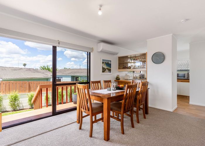  at 2/136 Barrack Road, Mount Wellington, Auckland