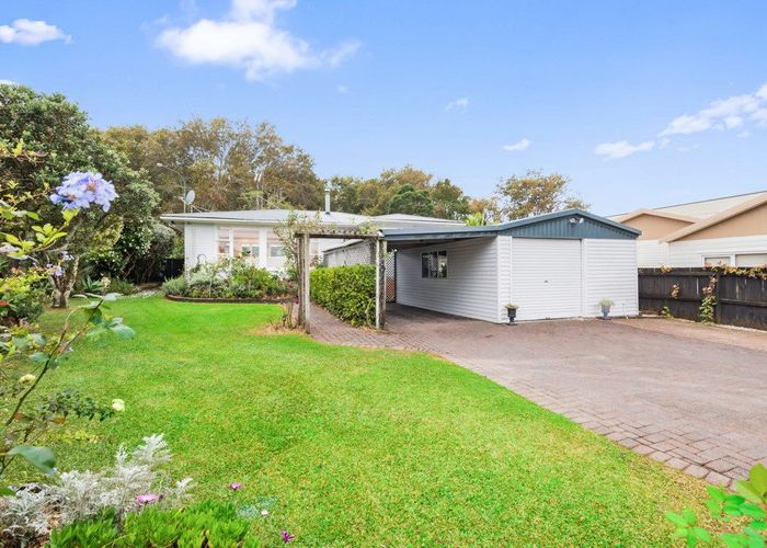  at 21 Chartwell Avenue, Glenfield, Auckland
