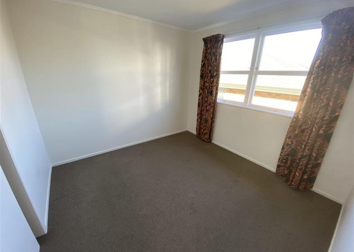  at 2/411 Mount Albert Road, Mount Roskill, Auckland City, Auckland