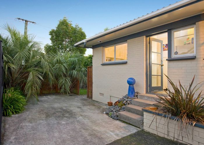  at 1/206 Bucklands Beach Road, Bucklands Beach, Manukau City, Auckland