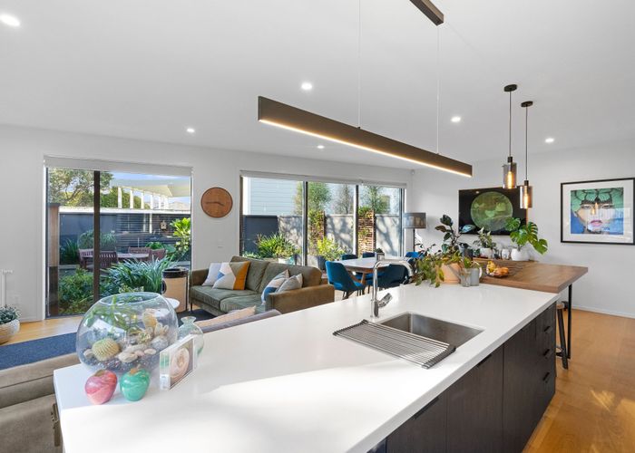  at 3 Salmont Place, Kelburn, Wellington