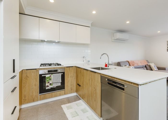  at Unit 304/26 Shortfin Place, Flat Bush, Manukau City, Auckland