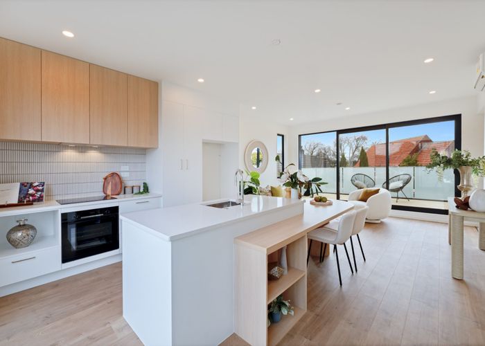  at 6 Shakespeare Road, Milford, North Shore City, Auckland
