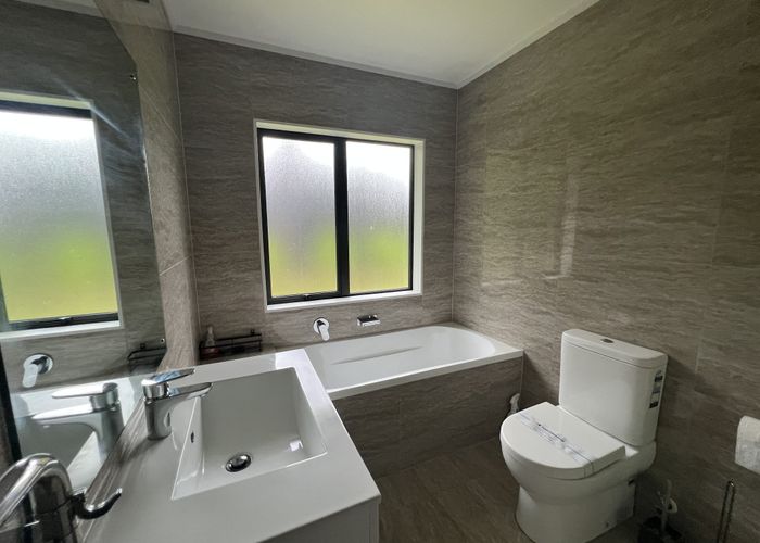  at 8A Blythe Pl, Glendene, Waitakere City, Auckland