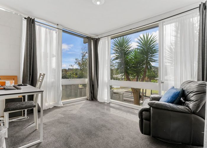  at 21 Lawrence Cresent, Hill Park, Manukau City, Auckland