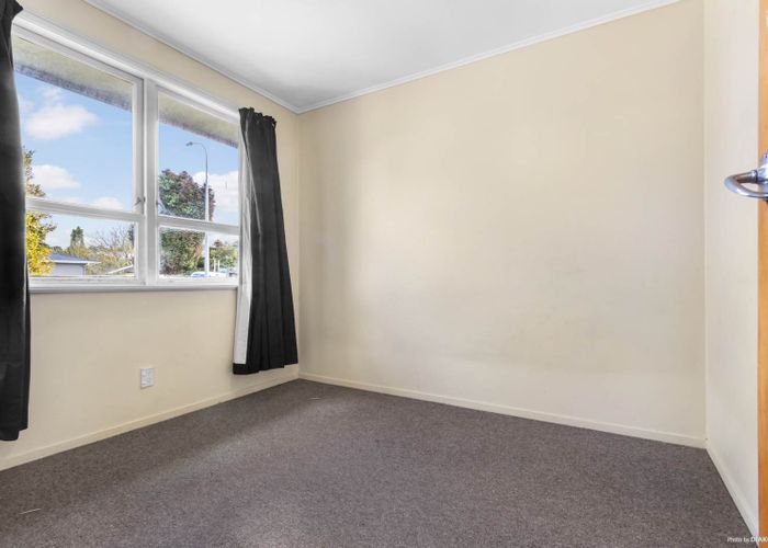  at 35 Riverpark Crescent, Henderson, Auckland