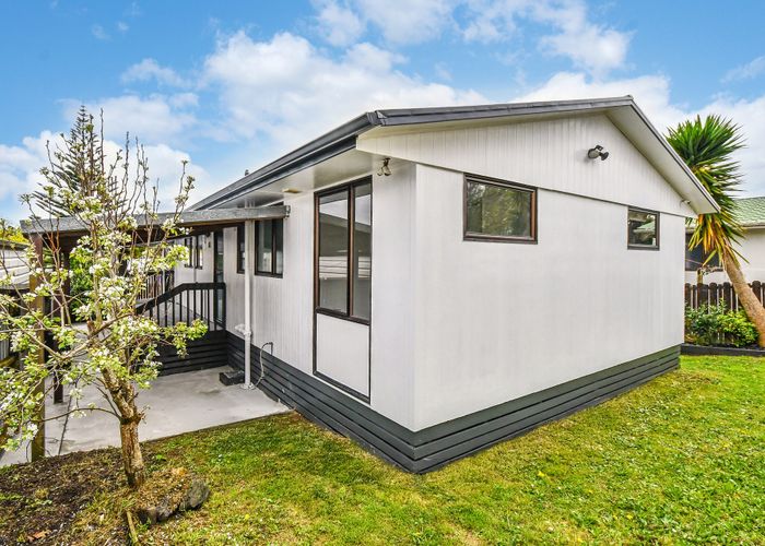  at 2/10 Nearco Street, Randwick Park, Manukau City, Auckland