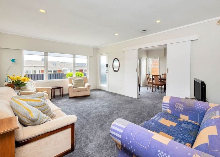  at 2/4 Waterloo Road, Milford, Auckland