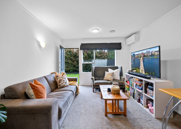  at 2/27 Harwood Road, Mount Wellington, Auckland City, Auckland