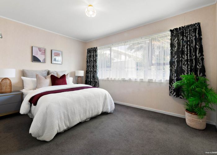  at 2/32 Gills Avenue, Papakura, Auckland