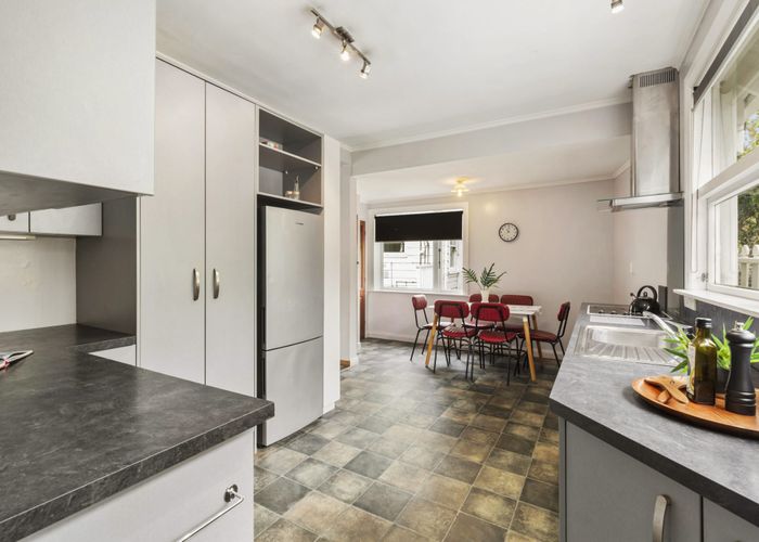  at 35 Raroa Road, Kelburn, Wellington