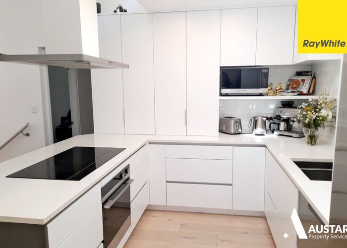  at 6 Dorothy Road, Laingholm, Waitakere City, Auckland