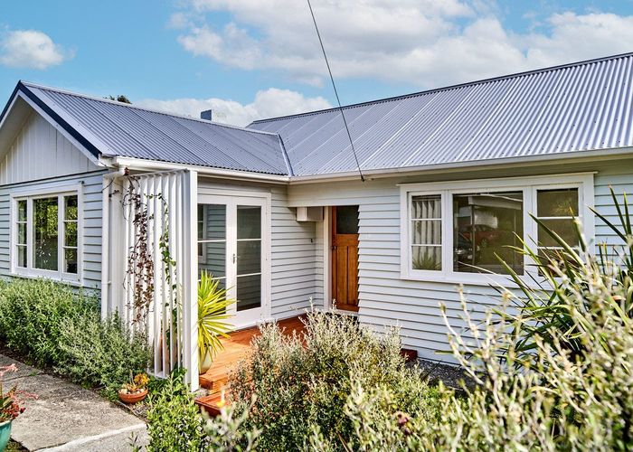  at 39 Cluny Road, Plimmerton, Porirua