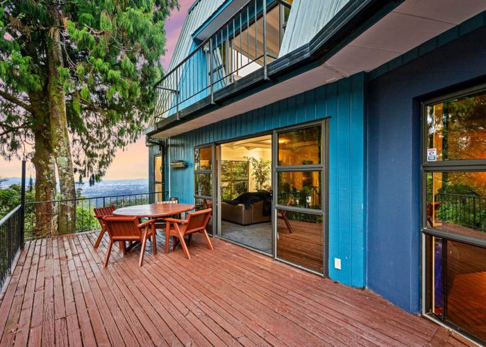  at 33 Quinns Road, Waiatarua, Waitakere City, Auckland