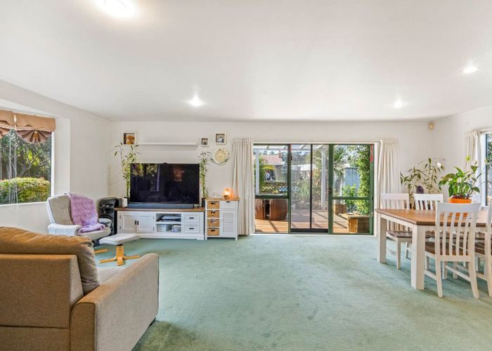 at 14 Swanson Oaks, Swanson, Waitakere City, Auckland