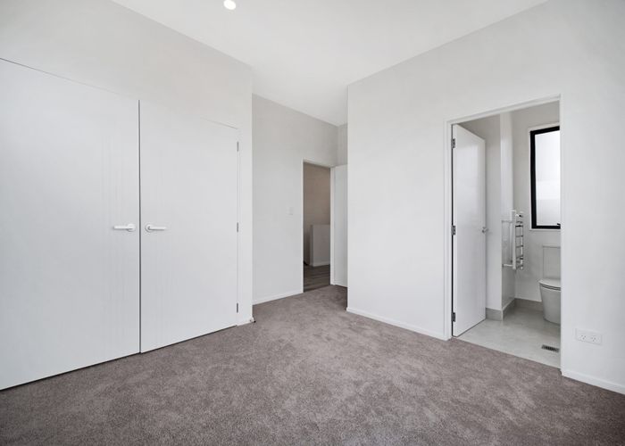  at 5/233 Great North Road, Henderson, Waitakere City, Auckland