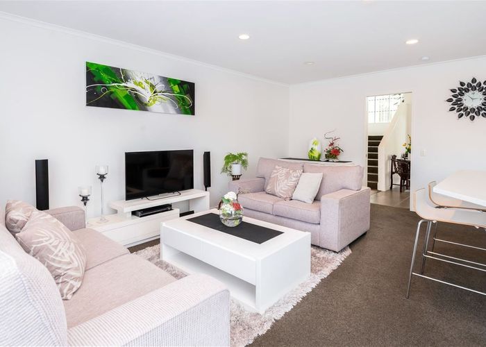  at 8 Highgate Place, Somerville, Manukau City, Auckland