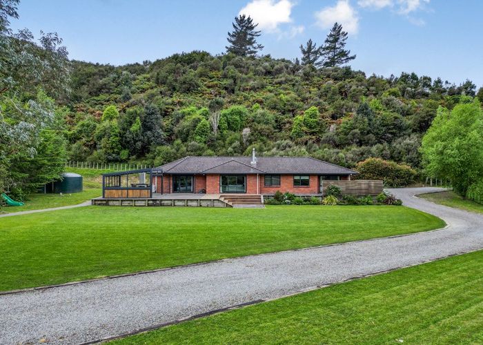  at 60 Brookfield Lane, Wainuiomata, Lower Hutt
