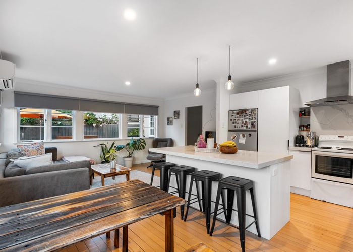  at 2/30 Lyttelton Avenue, Forrest Hill, North Shore City, Auckland