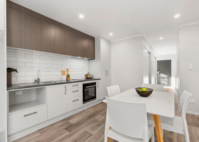  at 2/10 Gazeley Avenue, Silverdale, Hamilton, Waikato