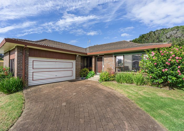  at 35 Greenbank Drive, Saint Johns, Auckland