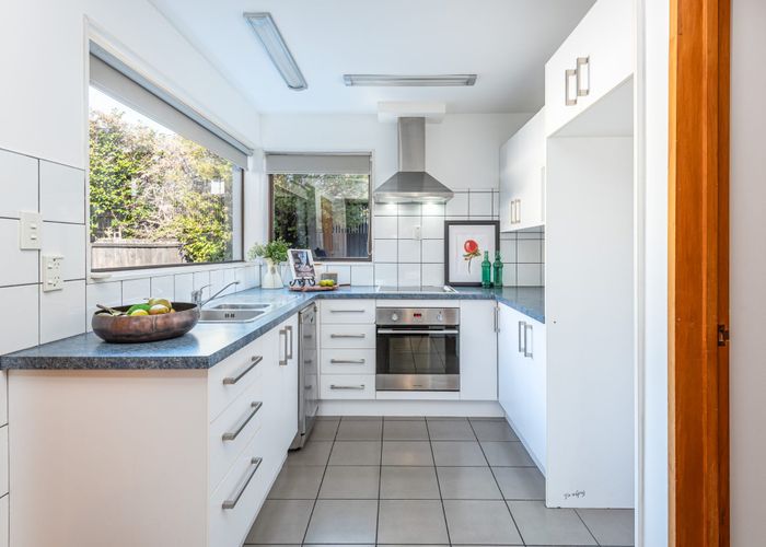  at 2/27 Shrewsbury Street, Merivale, Christchurch City, Canterbury