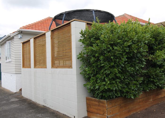  at 38 Waiohua Rd, Greenlane, Auckland City, Auckland