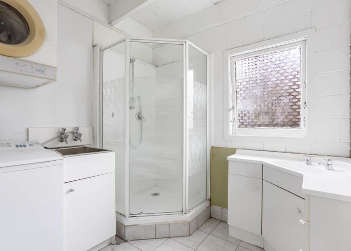  at 3/66 Flanshaw Road, Te Atatu South, Auckland