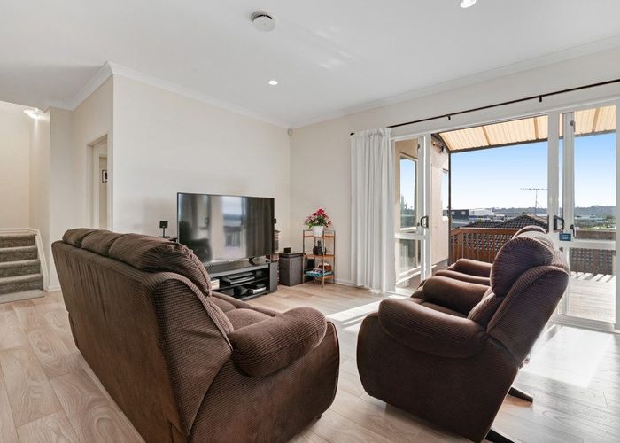 For sale 31 Black Teal Close, Unsworth Heights, North Shore City