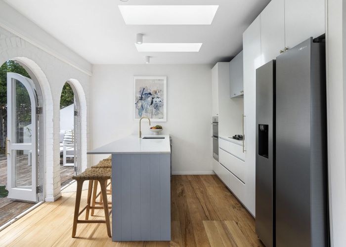  at 2/41 Island Bay Road, Beach Haven, Auckland