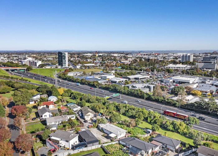  at 44 Sikkim Crescent, Clover Park, Auckland