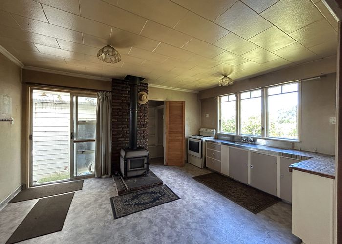  at 28 Clifford Street, Blackball, Grey, West Coast