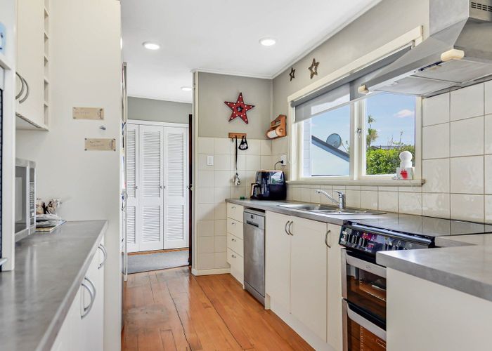  at 44 Tudor Crescent, Chedworth, Hamilton