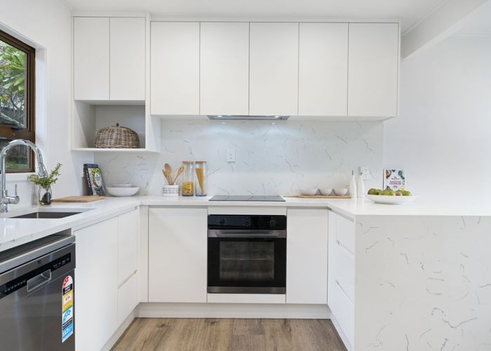  at 2/867 Beach Road, Waiake, North Shore City, Auckland