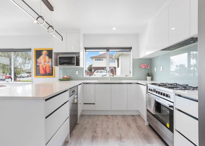 at 6 Bolton Street, Blockhouse Bay, Auckland
