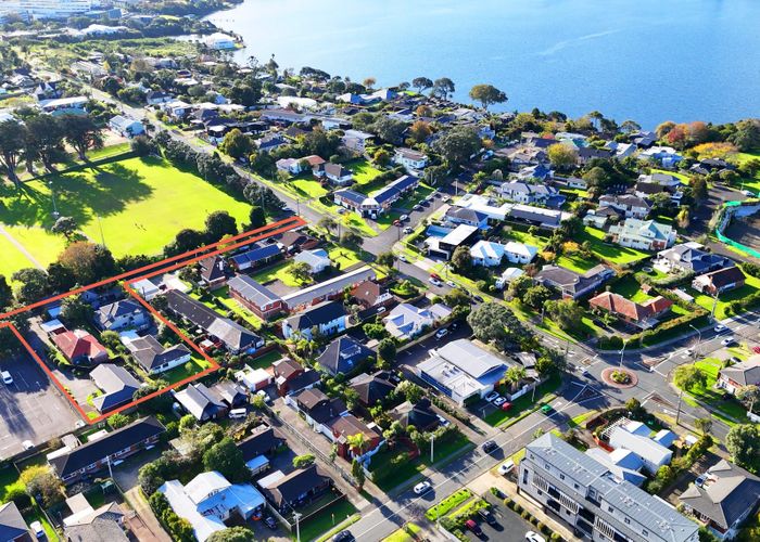  at 36 Lake Pupuke Drive, Takapuna, North Shore City, Auckland
