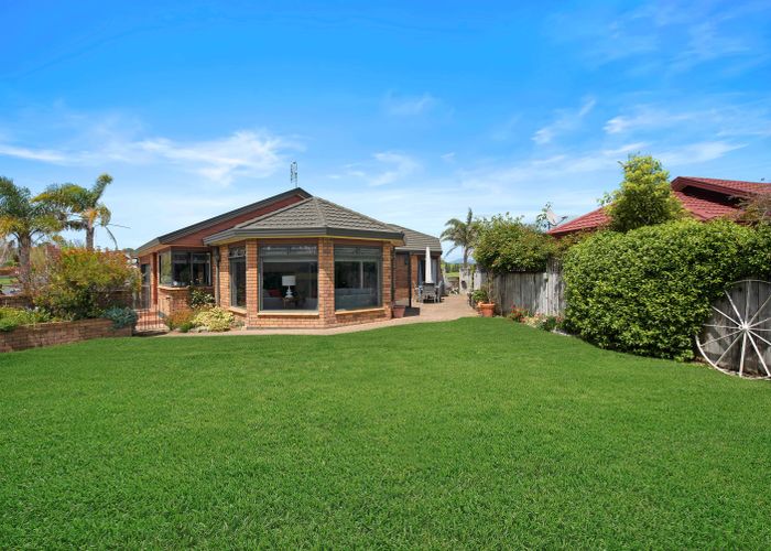  at 230 Grandview Road, Western Heights, Hamilton