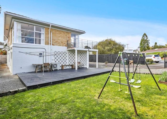  at 2/7 Littlejohn Street, Hillsborough, Auckland