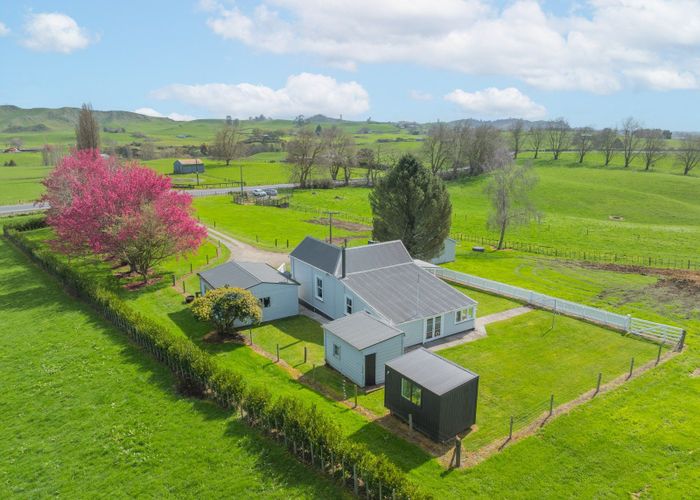  at 1347 State Highway 1, Tirau