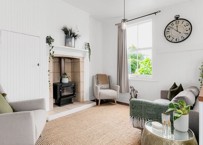  at 10 Claude Street, Fairfield, Hamilton