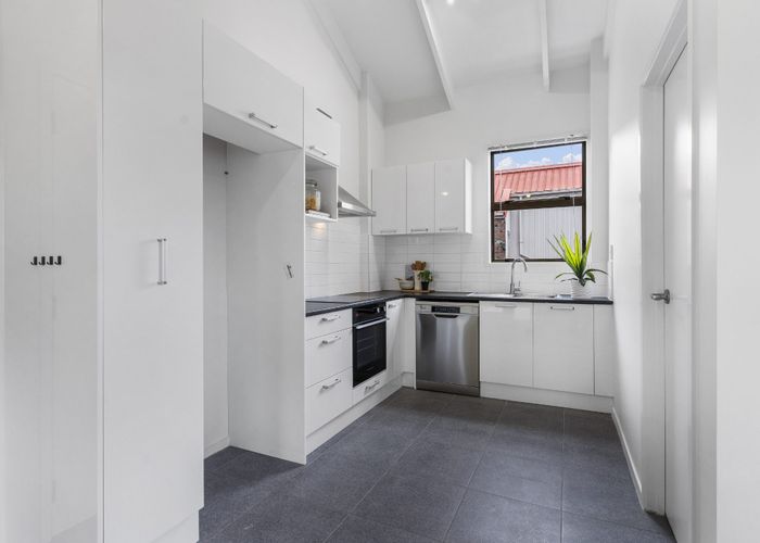  at 37 Pohutukawa Place, Ellerslie, Auckland