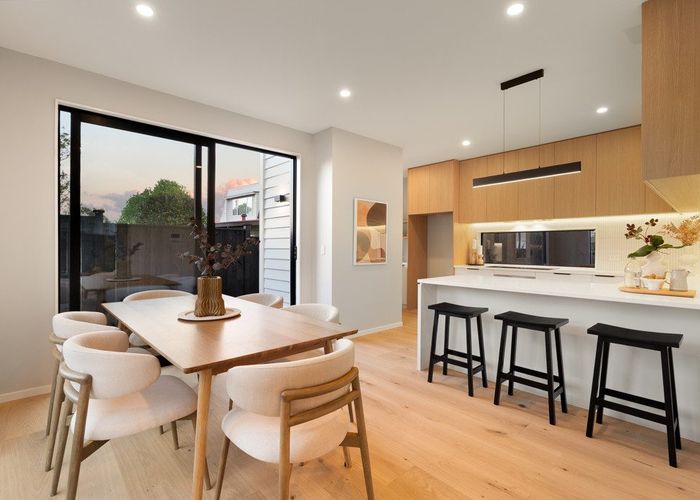  at 8A Catalina Crescent, Forrest Hill, North Shore City, Auckland