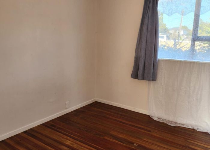  at 26 Kingdale Road, Henderson, Waitakere City, Auckland
