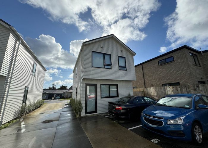  at 2/4 Bittern Place, Henderson, Waitakere City, Auckland