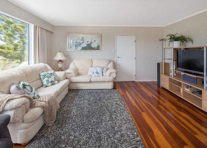  at 14 Chisbury Lane, Churton Park, Wellington