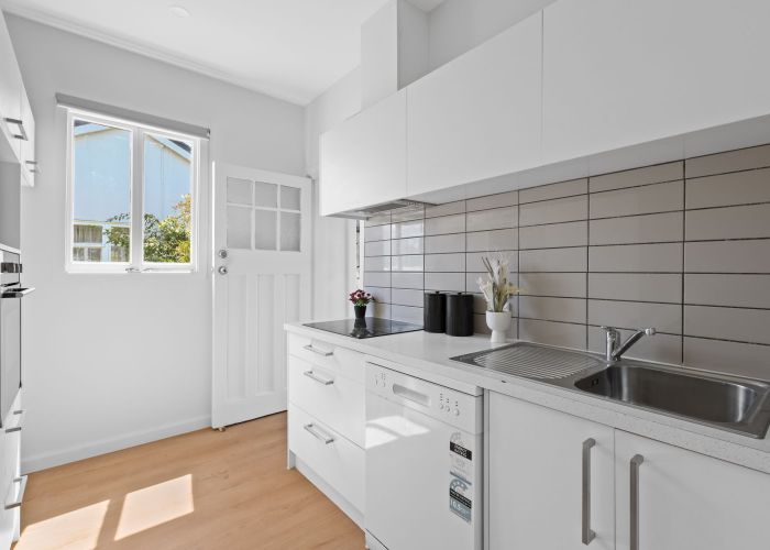  at 17 Hart Street, Woolston, Christchurch