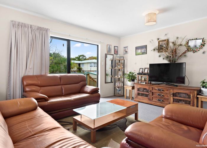  at 2/18 Evans Road, Glen Eden, Auckland