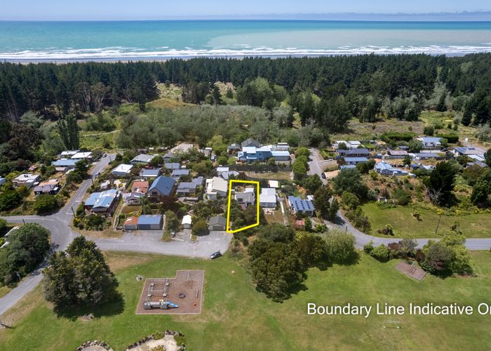  at 22 Batten Grove, The Pines Beach, The Pines Beach