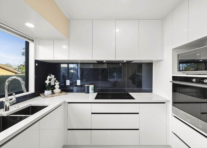  at 2/20 Beach Road, Mellons Bay, Manukau City, Auckland