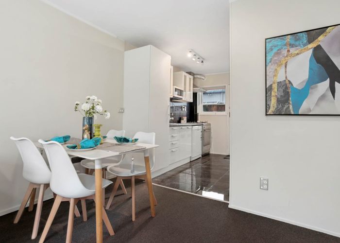 at 11/5 Keeling Road, Henderson, Auckland